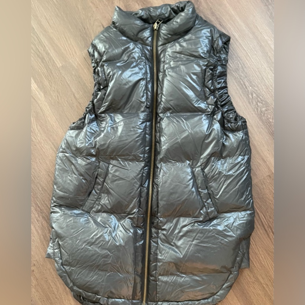 Coatology Sleek Black Quilted Vest for Women